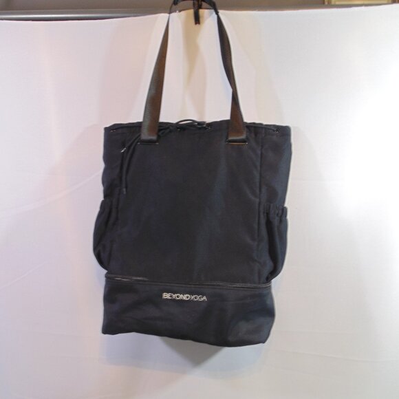 Beyond Yoga Handbags - Black Drawstring Beyond Yoga NEW Black Convertible Gym Bag Backpack